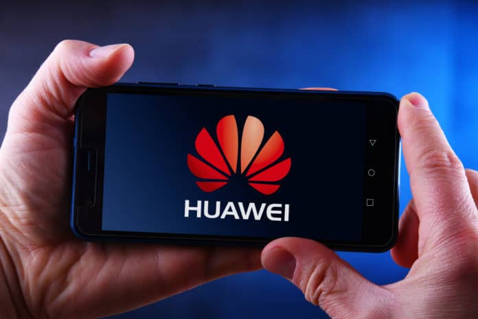 Smartphone con il logo di Hauwei